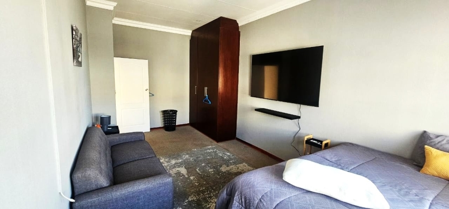 To Let 4 Bedroom Property for Rent in Safari Gardens North West